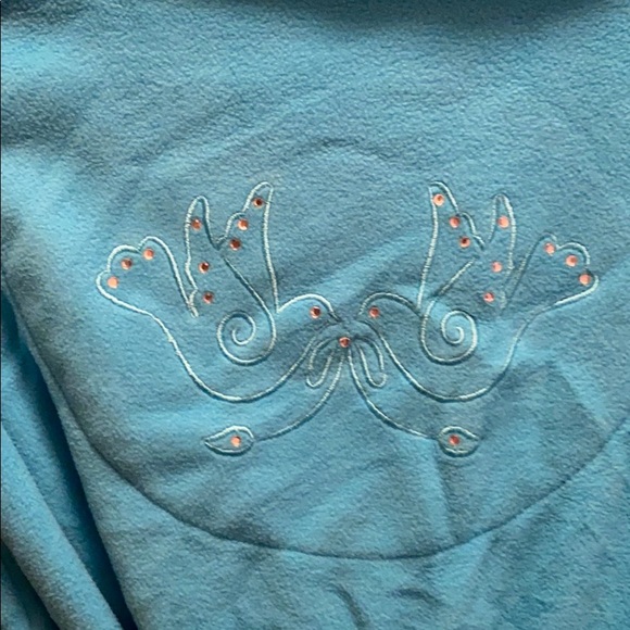 I am selling a robe. - Picture 3 of 3